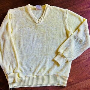 Elegant V-Neck Sweater in Soft Yellow